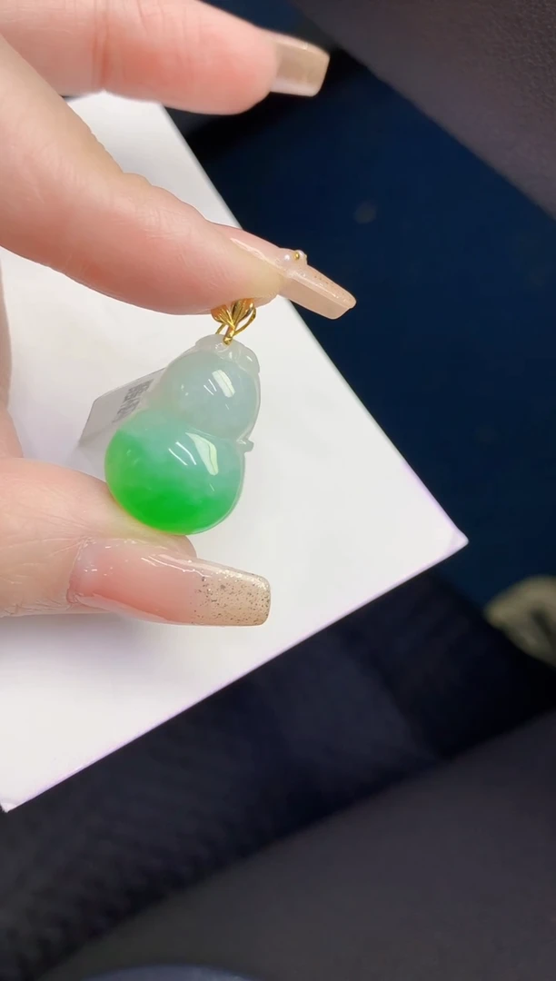 颈饰18K金镶嵌翡翠缅甸天然翡翠A货