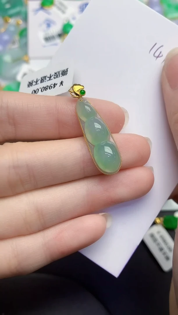 颈饰18K金镶嵌翡翠缅甸天然翡翠A货