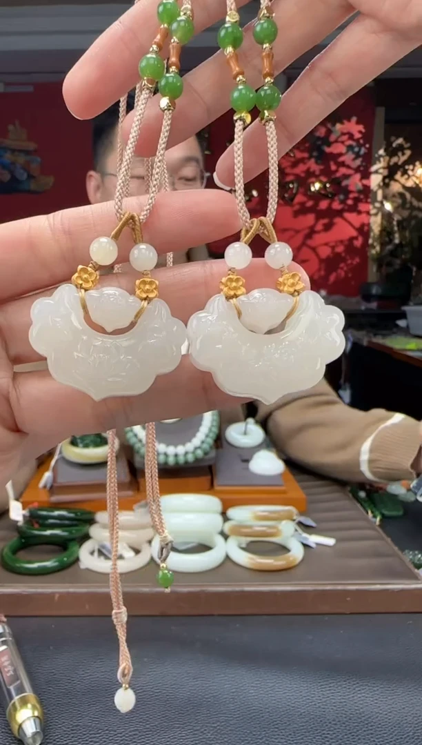 颈饰未镶嵌和田玉白冰如意锁 多样性发货 拍一发一