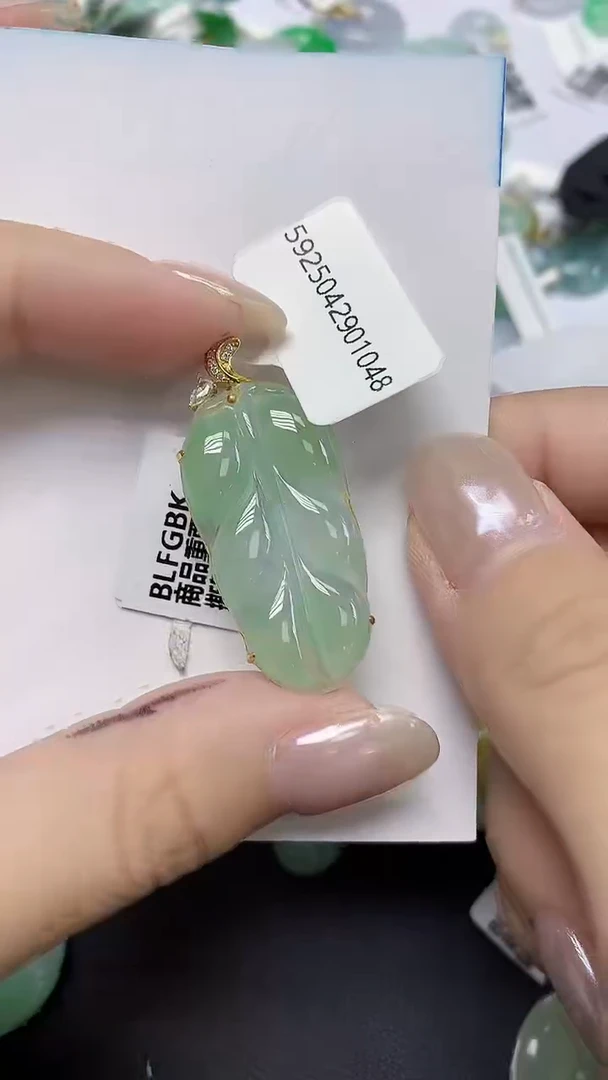 翡翠18K金镶嵌颈饰天然缅甸翡翠A货