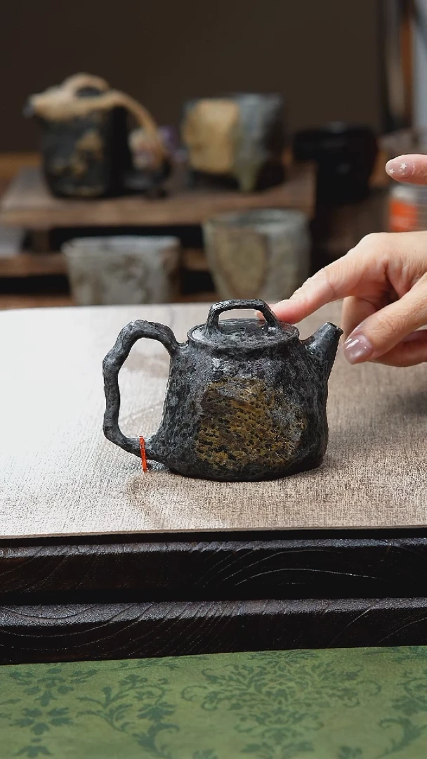 中式归玉堂冰碛岩重工雕刻原皮随形壶