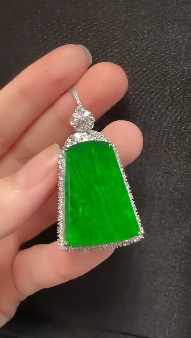 颈饰18K金镶嵌翡翠009无事牌一个