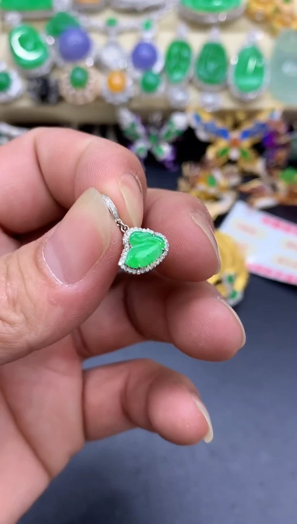 颈饰18K金镶嵌翡翠255-中国好珍宝