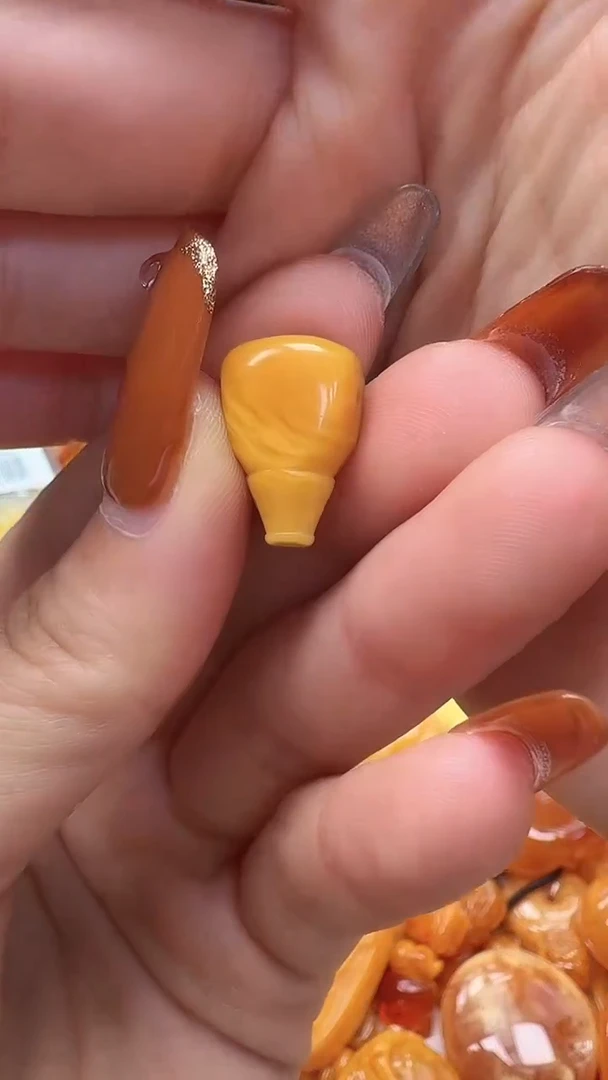 裸石琥珀未镶嵌如图