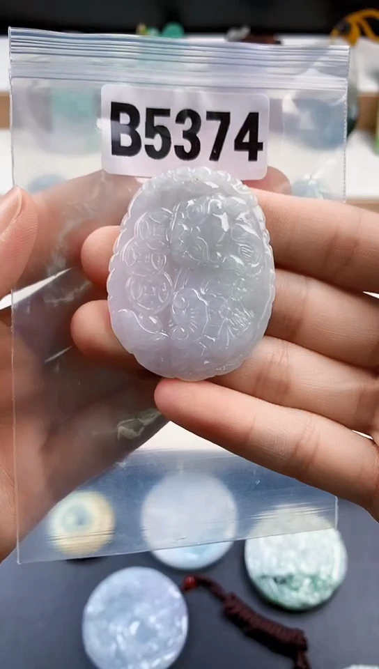 颈饰未镶嵌翡翠天然翡翠吊坠挂件