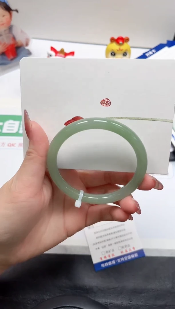 【闪购商品】石英质玉手镯未镶嵌240-60