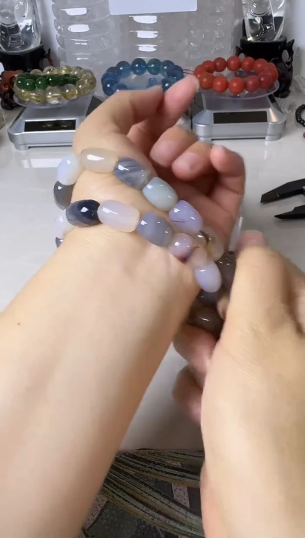 未镶嵌玛瑙/玉髓珠宝半成品矿坑