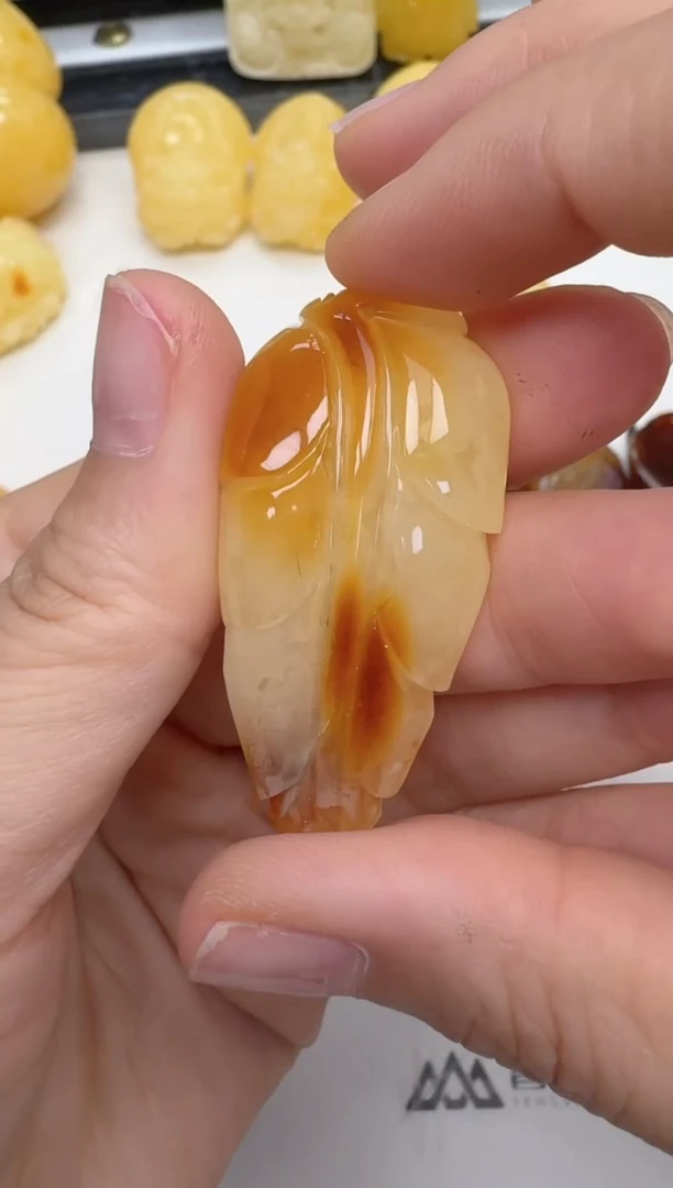 裸石琥珀未镶嵌如图