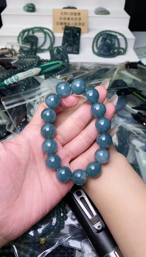 颈饰未镶嵌翡翠