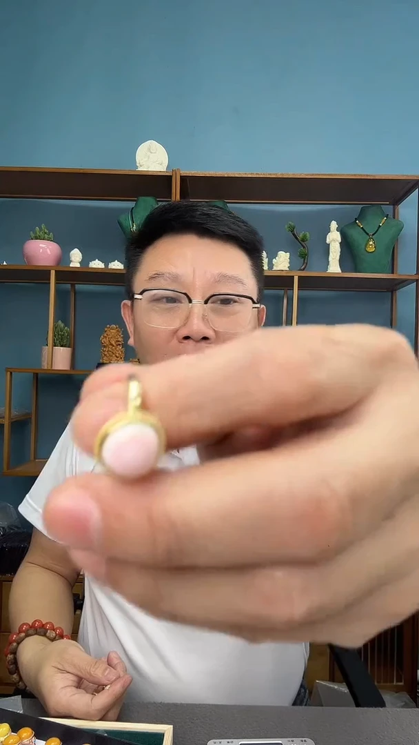 未镶嵌琥珀裸石64（有瑕介意勿拍）