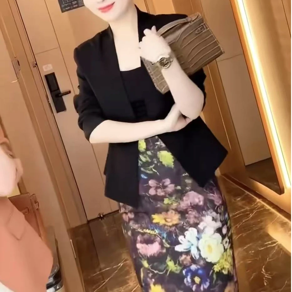 2025春秋轻熟风时髦气质爆款减龄百搭西服外套搭配印花半身裙女潮