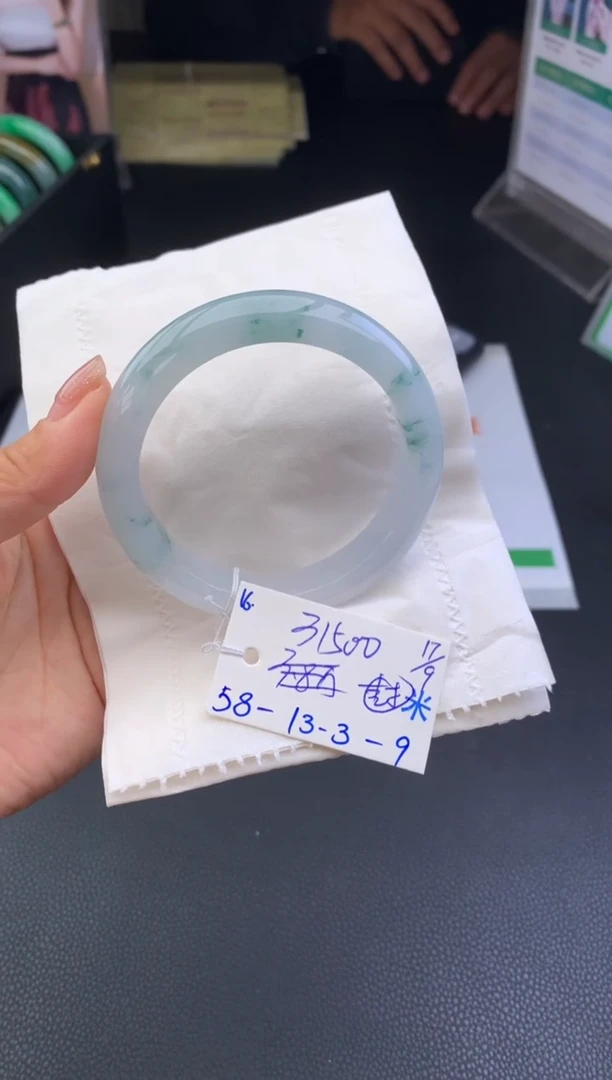 未镶嵌手镯翡翠手镯