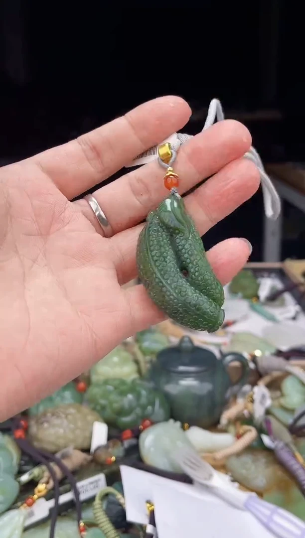 颈饰未镶嵌和田玉1