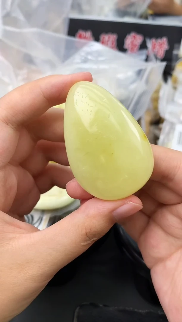 未镶嵌琥珀珠宝奇石190