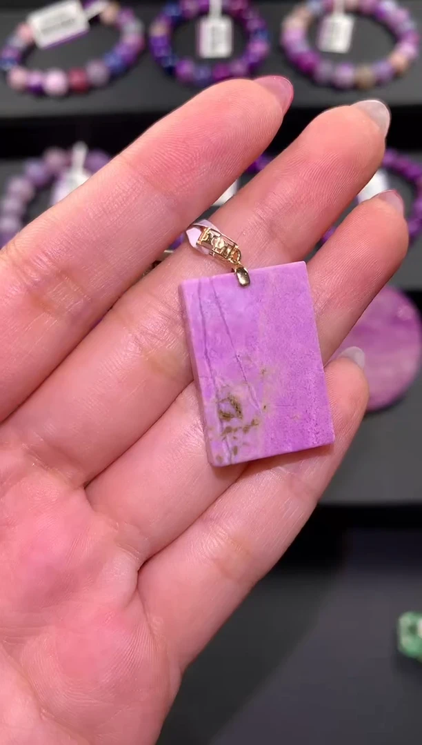 18K金镶嵌苏纪石（舒俱来）.吊坠