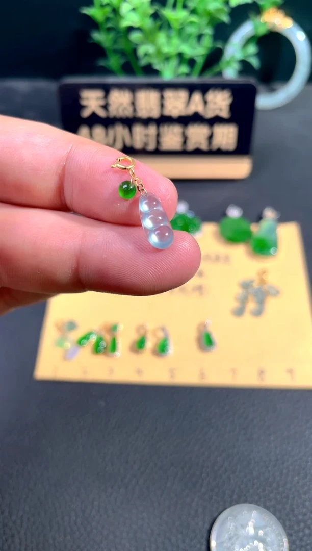 颈饰18K金镶嵌翡翠翡翠