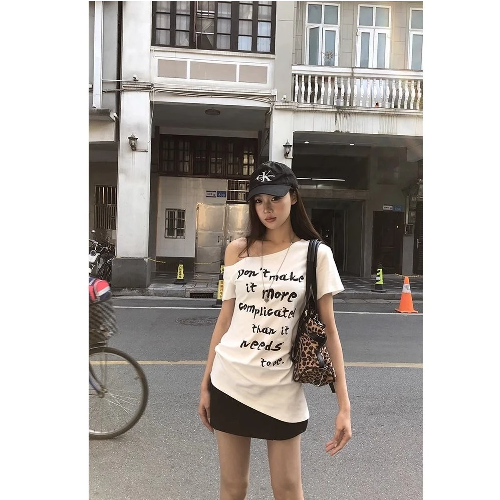 【UBKA】斜肩短袖t恤女夏季新款设计感修身辣妹显瘦不规则露肩上衣