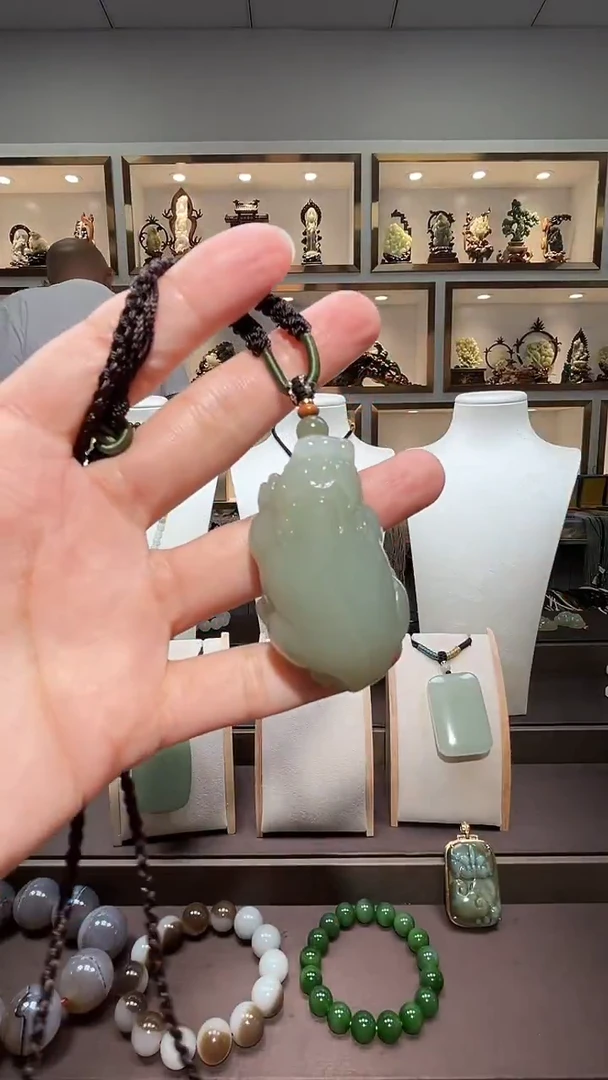 和田玉未镶嵌颈饰苏