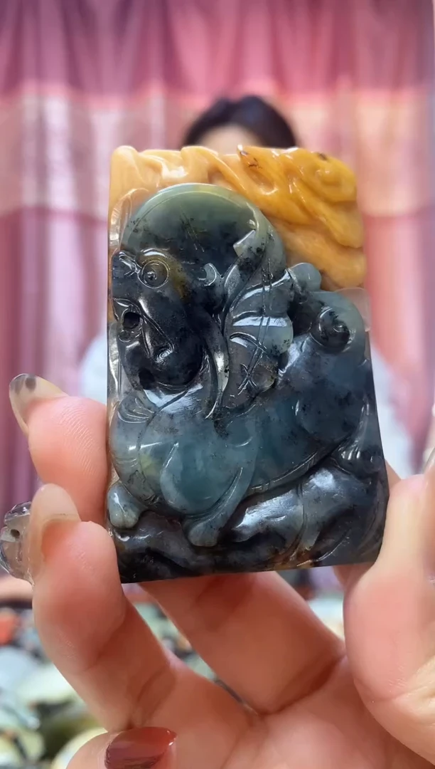 未镶嵌蛇纹石玉吊坠