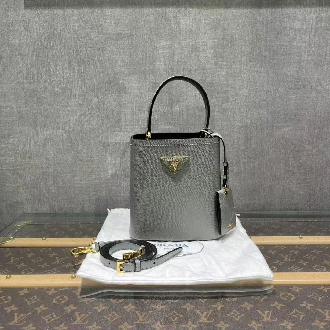 95新 Prada/普拉达 【总仓】Panier 小号水桶包/BGD402060011