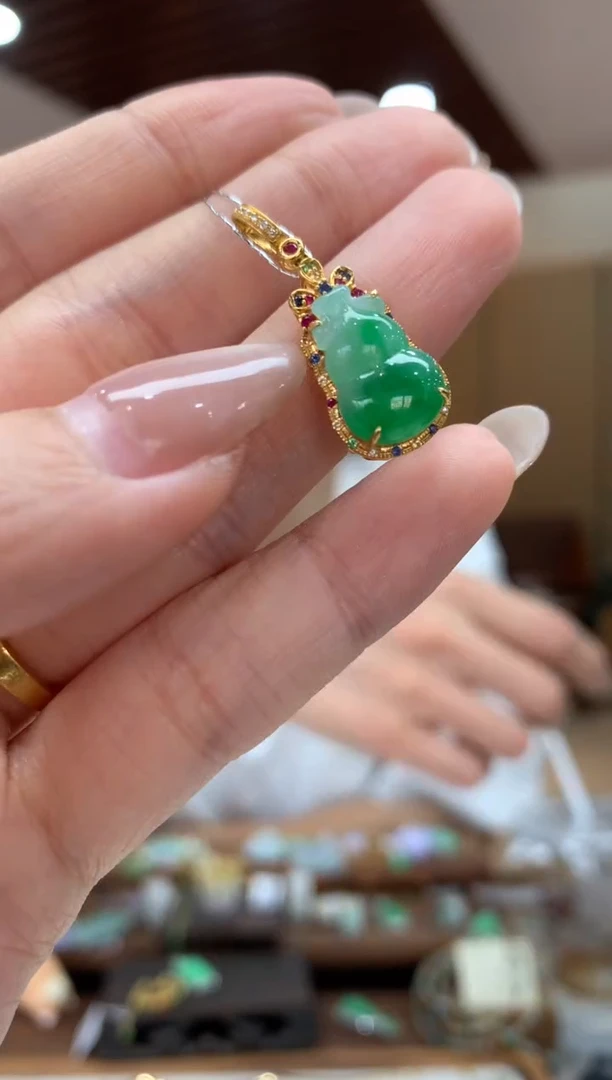 吊坠(不含链)18K金镶嵌翡翠葫芦