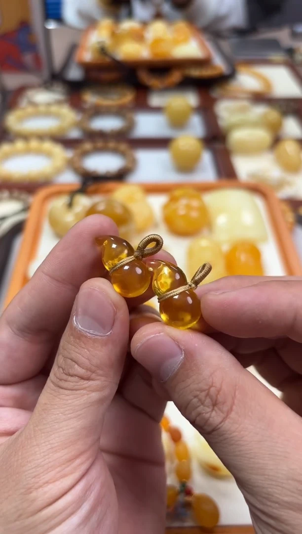 【闪购商品】琥珀裸石未镶嵌多样性发一件