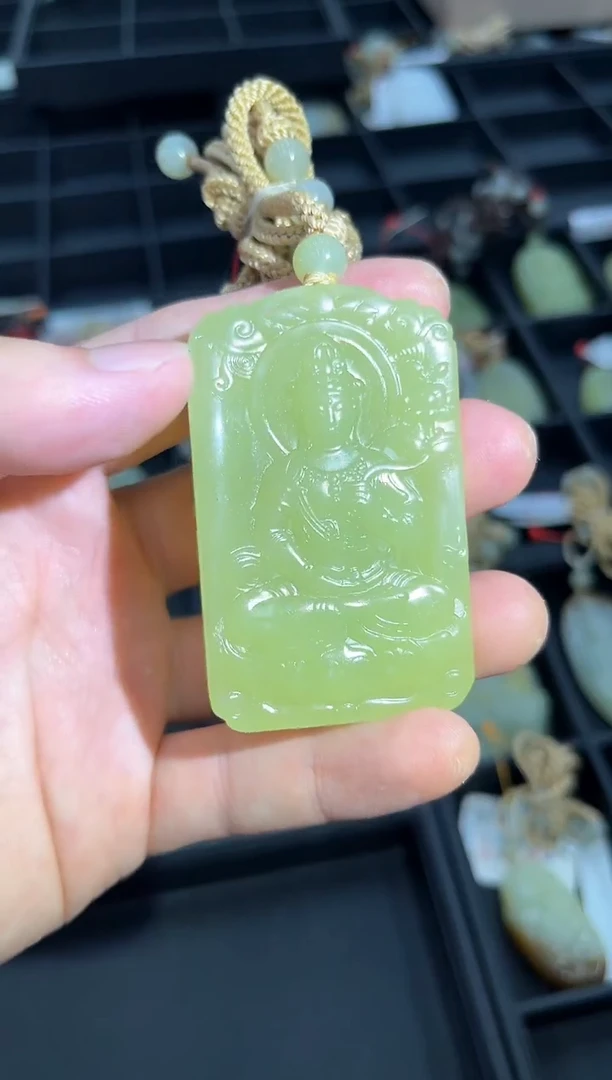 吊坠(不含链)未镶嵌和田玉若羌黄玉 观音