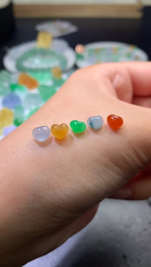 未镶嵌定制翡翠毛货 5.9-6.5-4.2