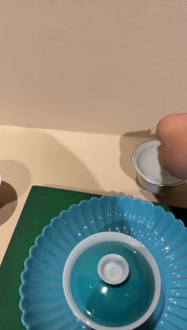 包银薄胎素白盖碗