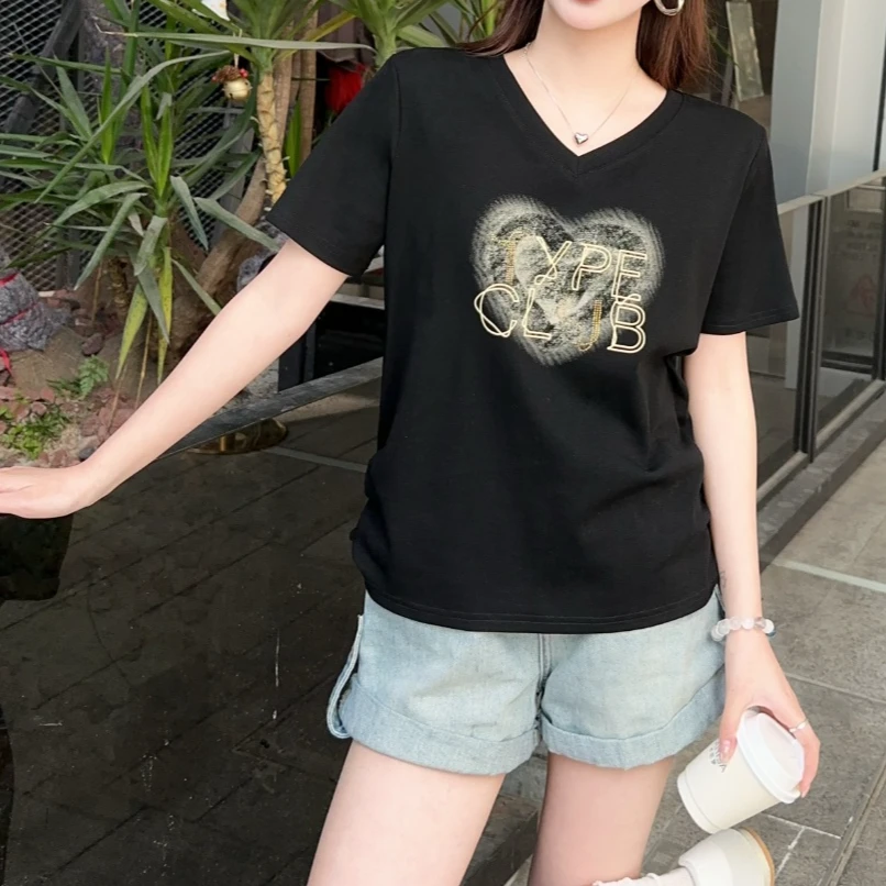 小施家时尚收腰设计工艺心形字母显瘦V领T恤5613