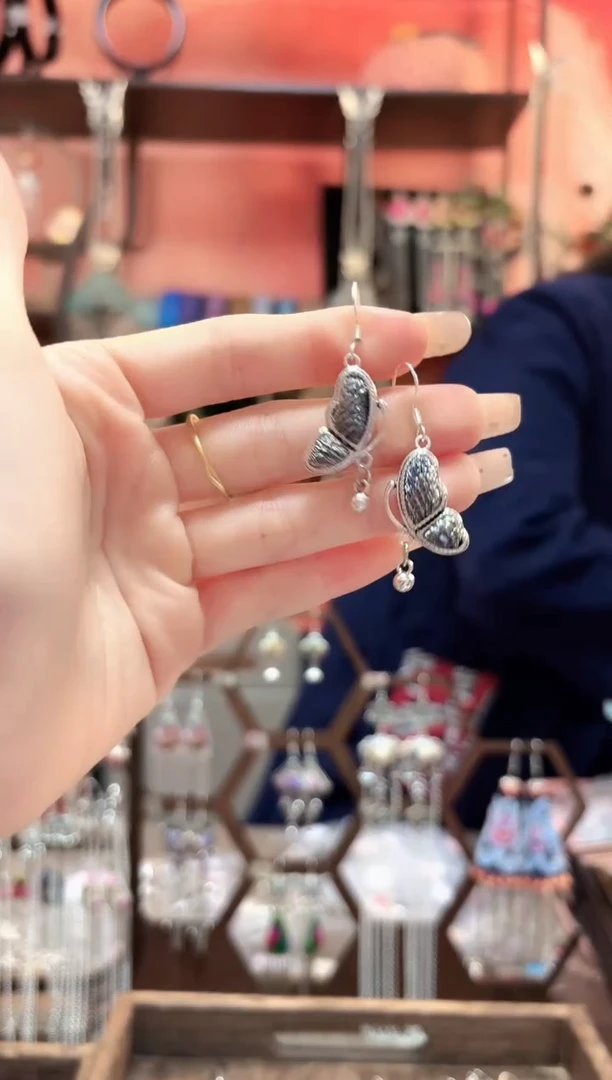 织绣云织谣民族风精美饰品 12