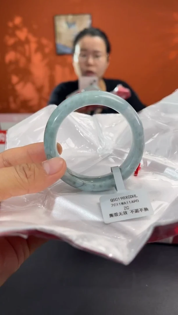 未镶嵌手镯翡翠5
