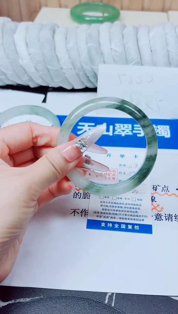 未镶嵌手镯石英质玉113/57.1