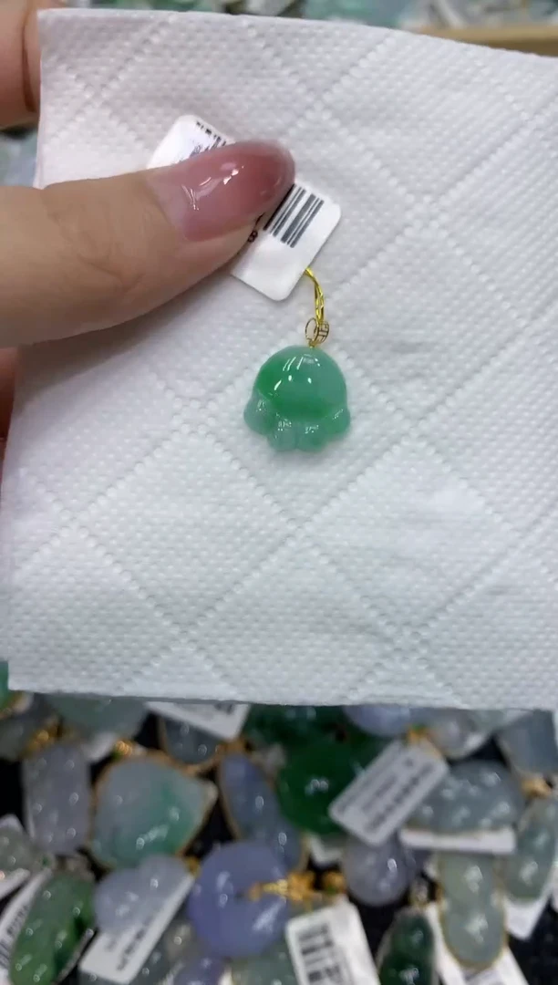 翡翠18K金镶嵌颈饰111111111111