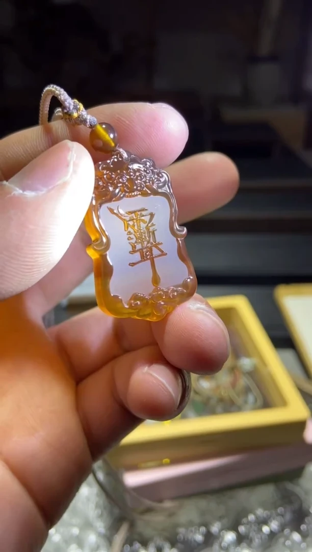 琥珀颈饰未镶嵌紫薇讳