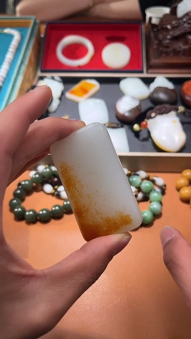 未镶嵌和田玉把件笑***。和田玉