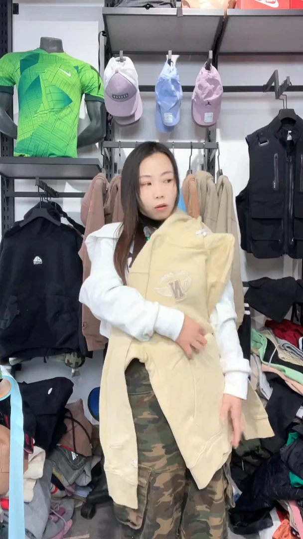 1613闪购编码  运动卫衣裤以直播间过款为准 尺码. 170 M