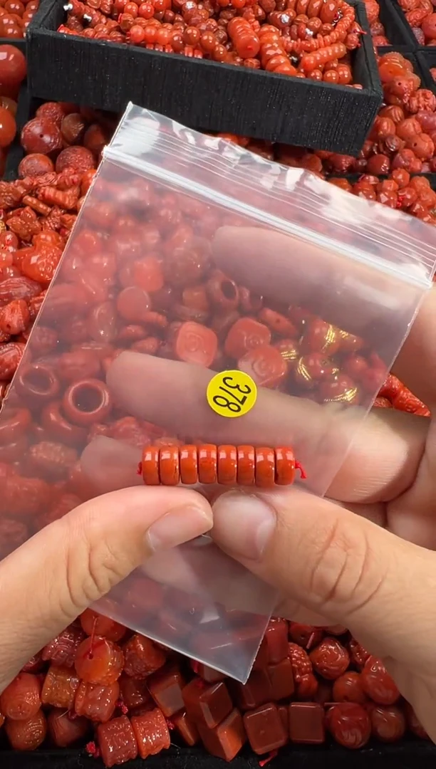 南红玛瑙未镶嵌颈饰1