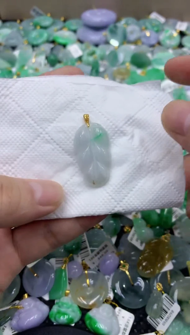 颈饰未镶嵌翡翠天然缅甸翡翠A货