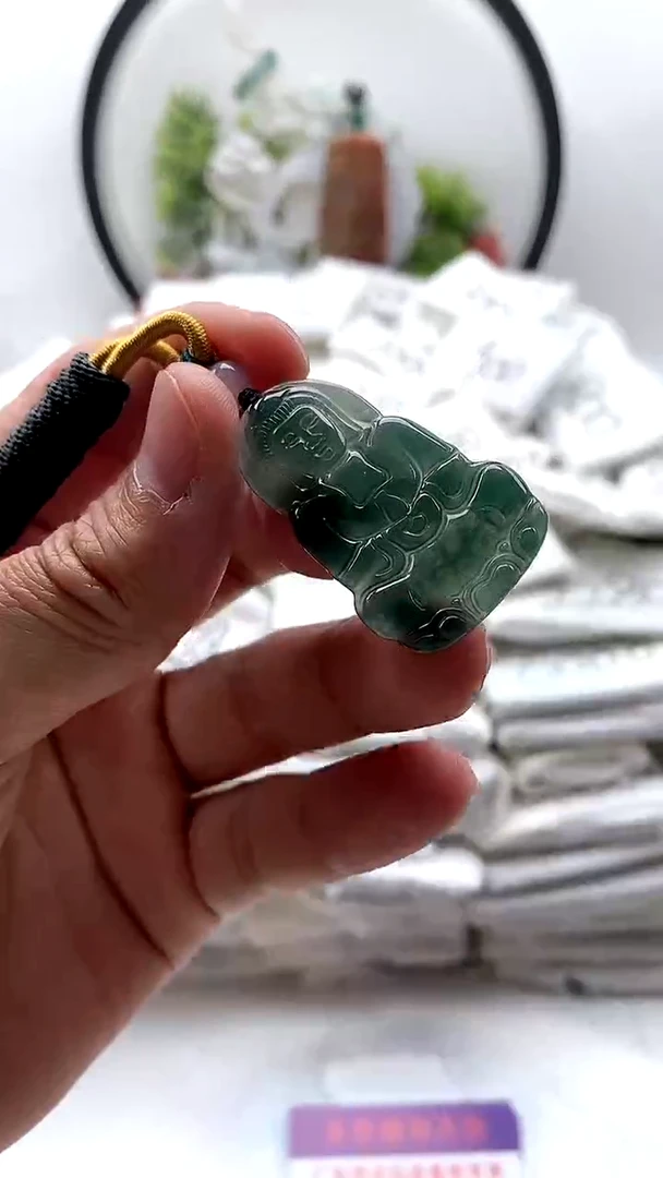 翡翠未镶嵌颈饰观音牌【品质一般介意慎拍】