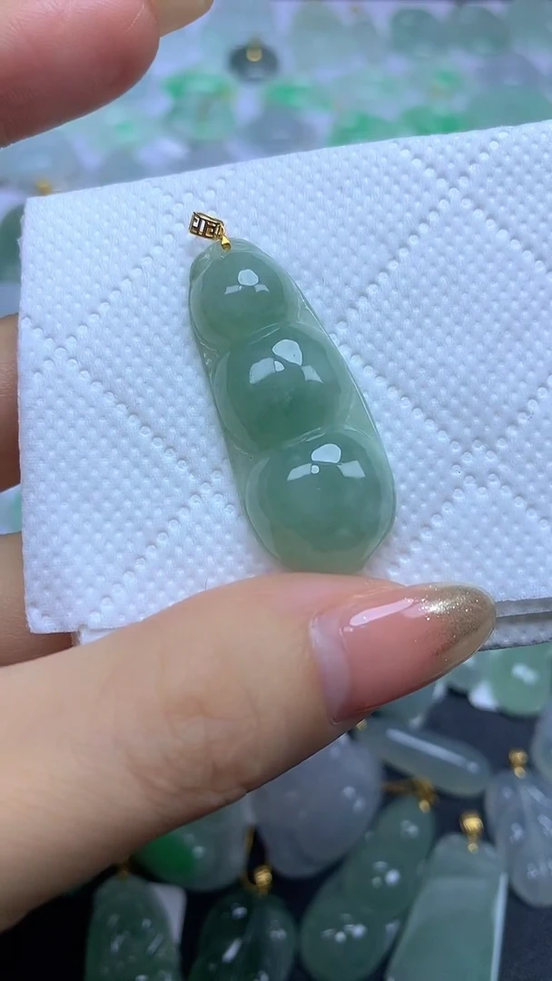 颈饰18K金镶嵌翡翠A货