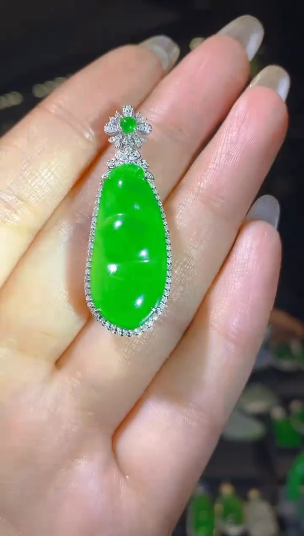 【闪购商品】翡翠吊坠(赠链)18K金镶嵌070