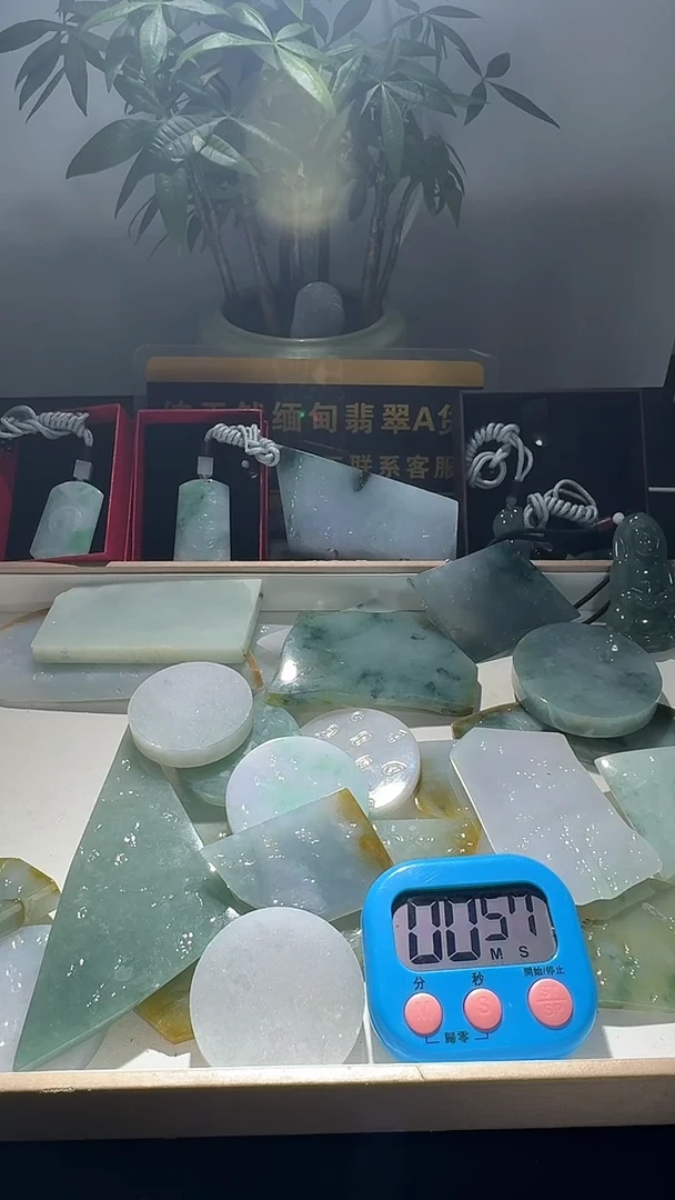 未镶嵌定制翡翠刘**瓦翡翠