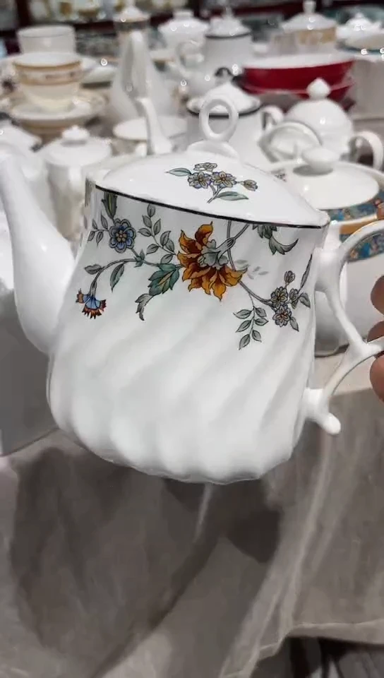 瓷瑶草琪花茶壶1个