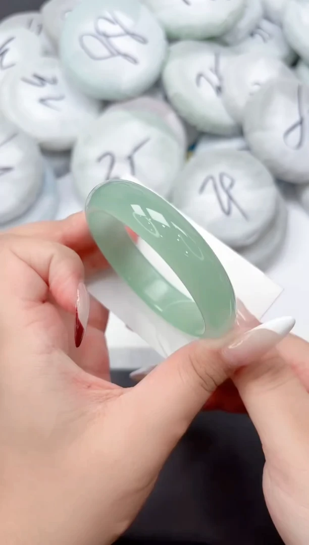 未镶嵌手镯石英质玉240-54.2