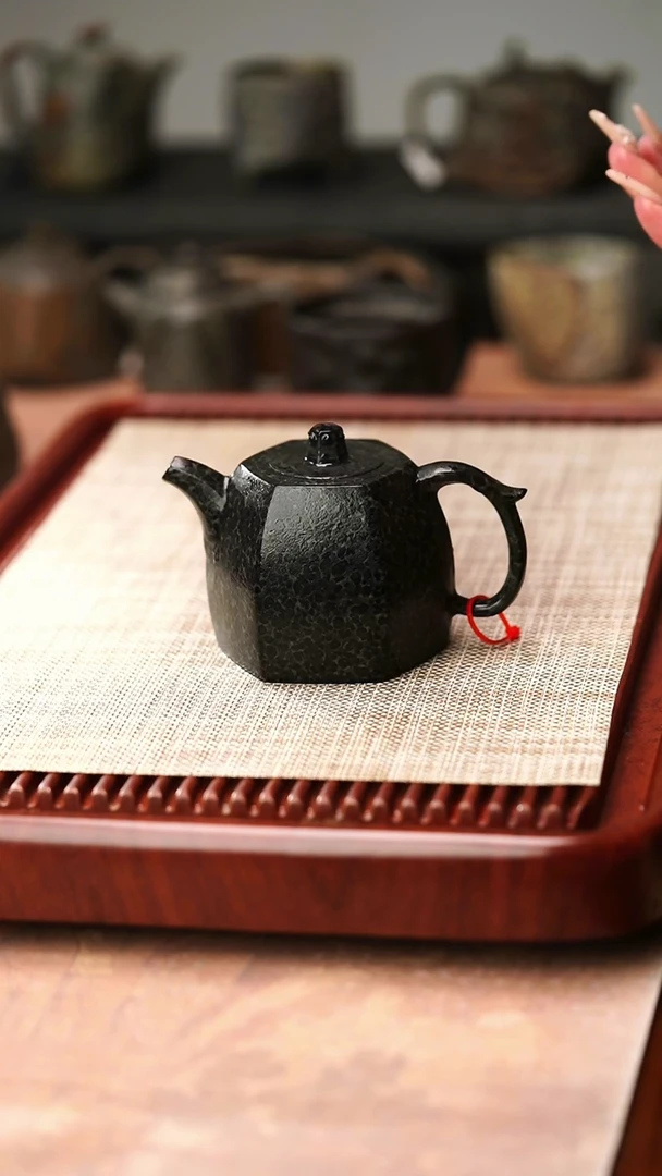 归玉堂冰碛岩重工雕刻豹纹六方井栏壶260cc