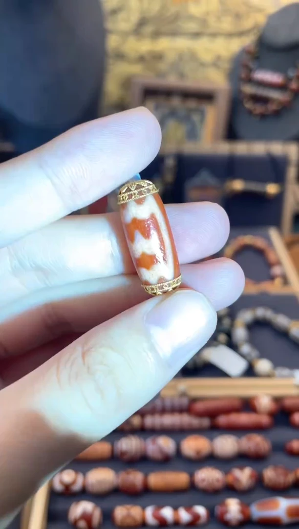 18K金镶嵌颈饰玛瑙/玉髓（覆膜）18k高品红肉大鹏手串