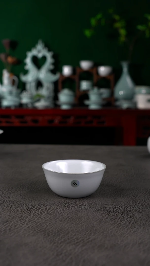 6号月白鸡缸杯微瑕有蚯蚓走泥纹~帆
