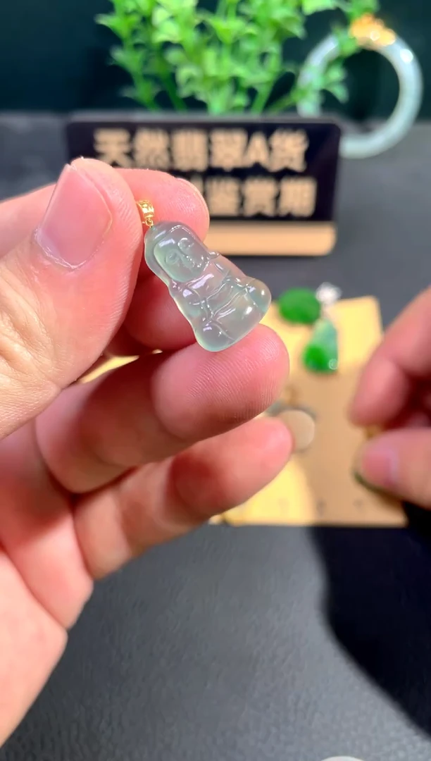 颈饰18K金镶嵌翡翠翡翠