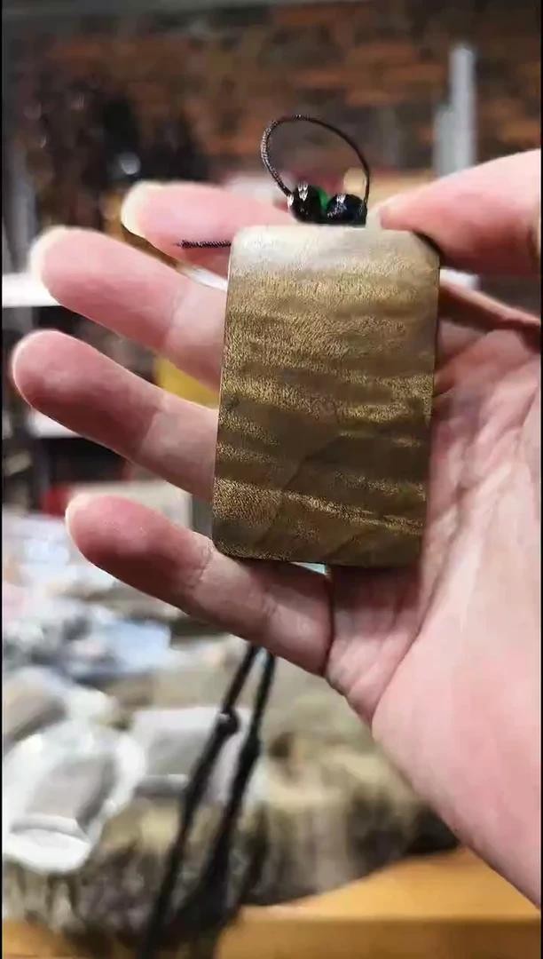 金丝楠无事牌脖挂